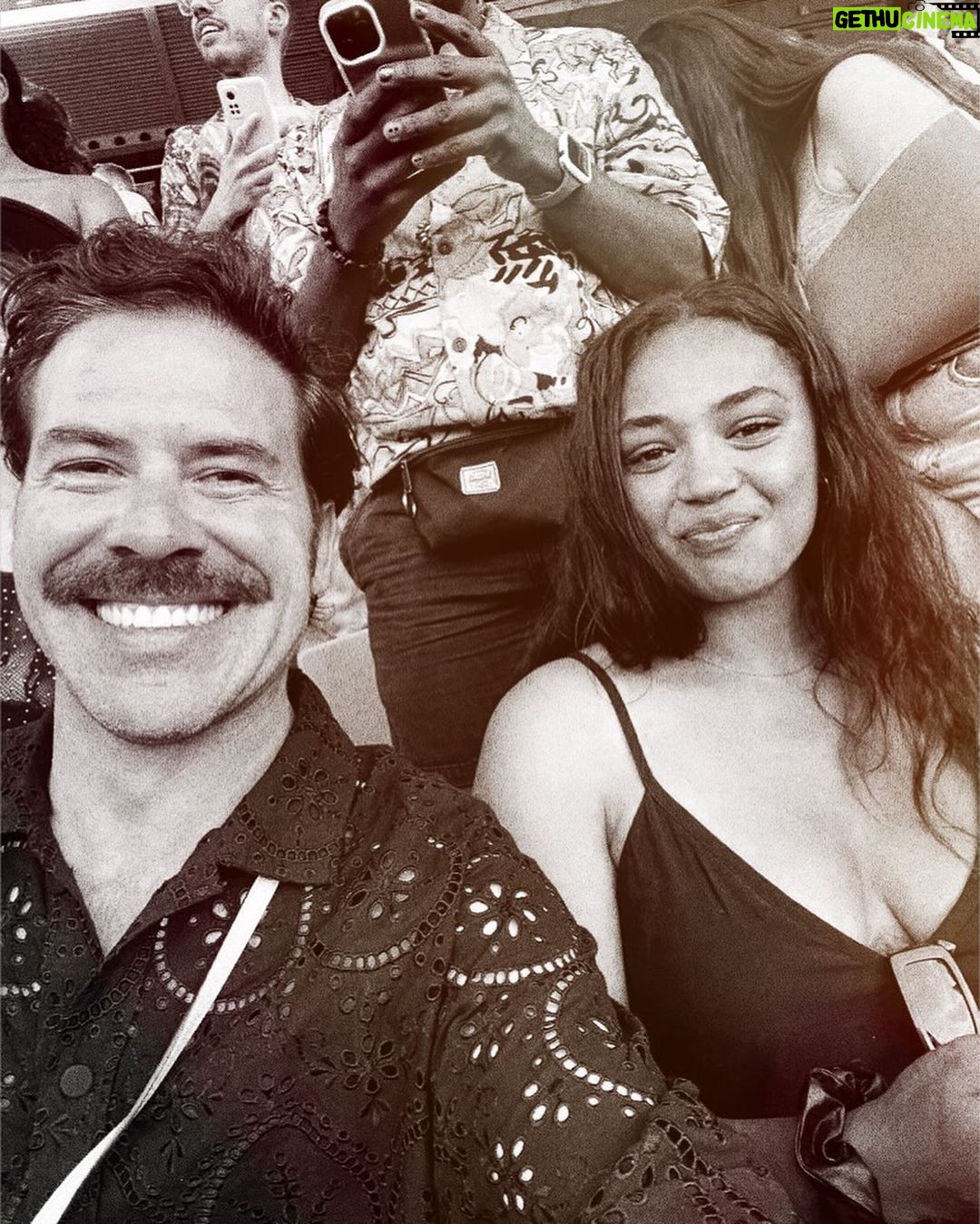 Berta Vázquez - 44.5K Likes - Very thankful for this beautiful moments 💫 @dorachafer_ @miguelcarrizo @felixcarrizo @davidgomezmaestre ( loool )
Thankyuuuu @beyonce 💖🦄🪩🔥🦾