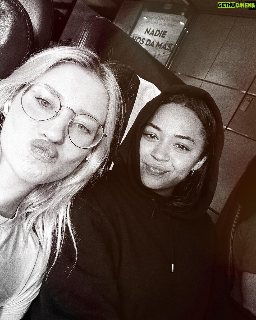 Berta Vázquez - 44.5K Likes - Very thankful for this beautiful moments 💫 @dorachafer_ @miguelcarrizo @felixcarrizo @davidgomezmaestre ( loool )
Thankyuuuu @beyonce 💖🦄🪩🔥🦾