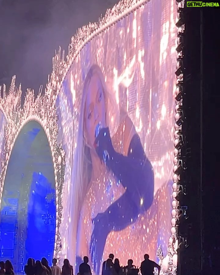 Berta Vázquez - 44.5K Likes - Very thankful for this beautiful moments 💫 @dorachafer_ @miguelcarrizo @felixcarrizo @davidgomezmaestre ( loool )
Thankyuuuu @beyonce 💖🦄🪩🔥🦾