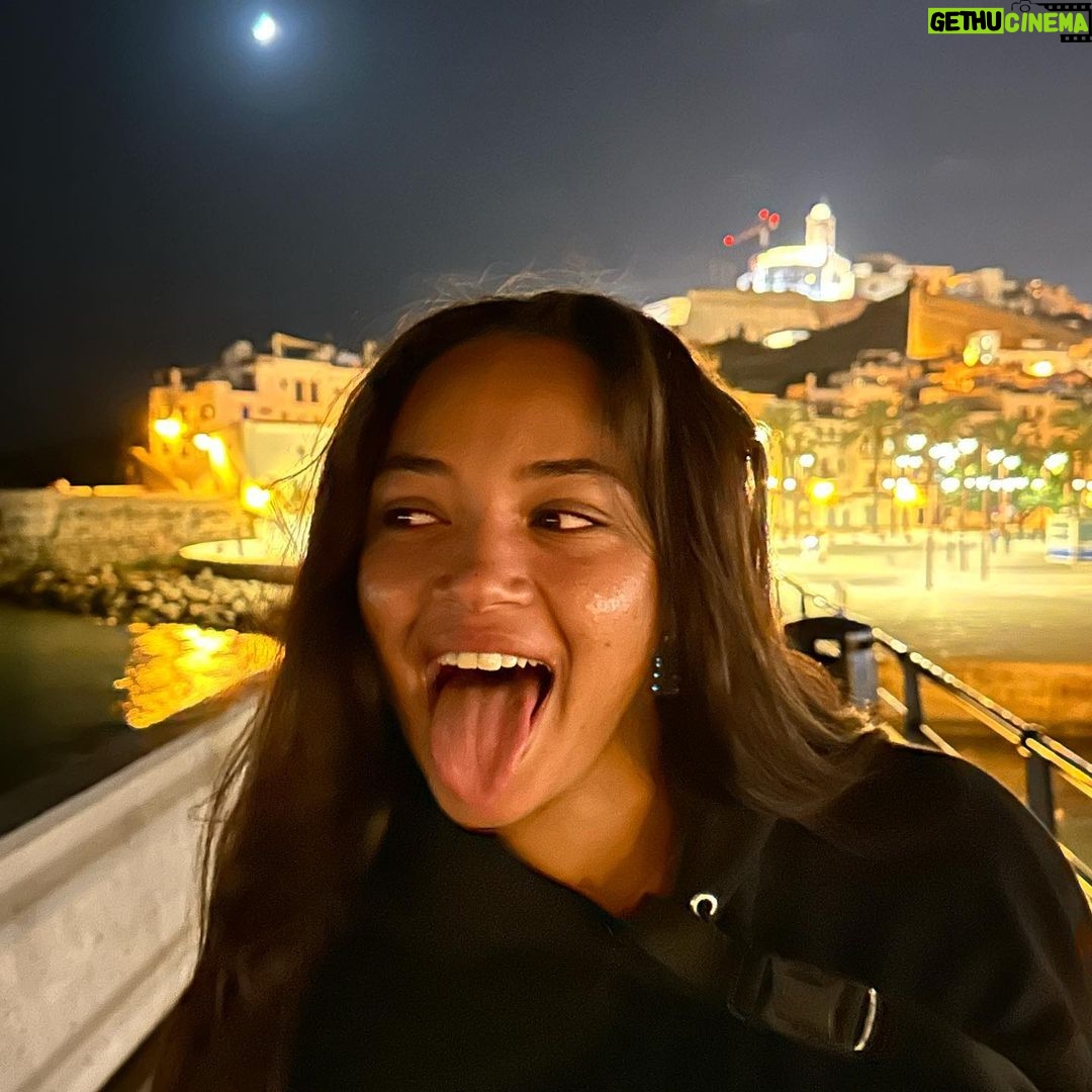 Berta Vázquez - 67.4K Likes - Let the night take you in 🩸
