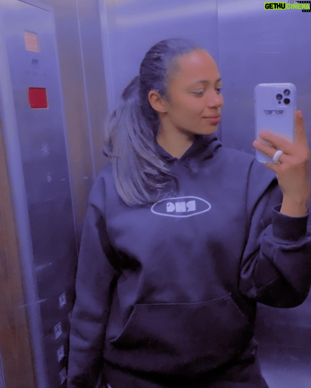 Berta Vázquez - 32.3K Likes - I’ve been doing elevators