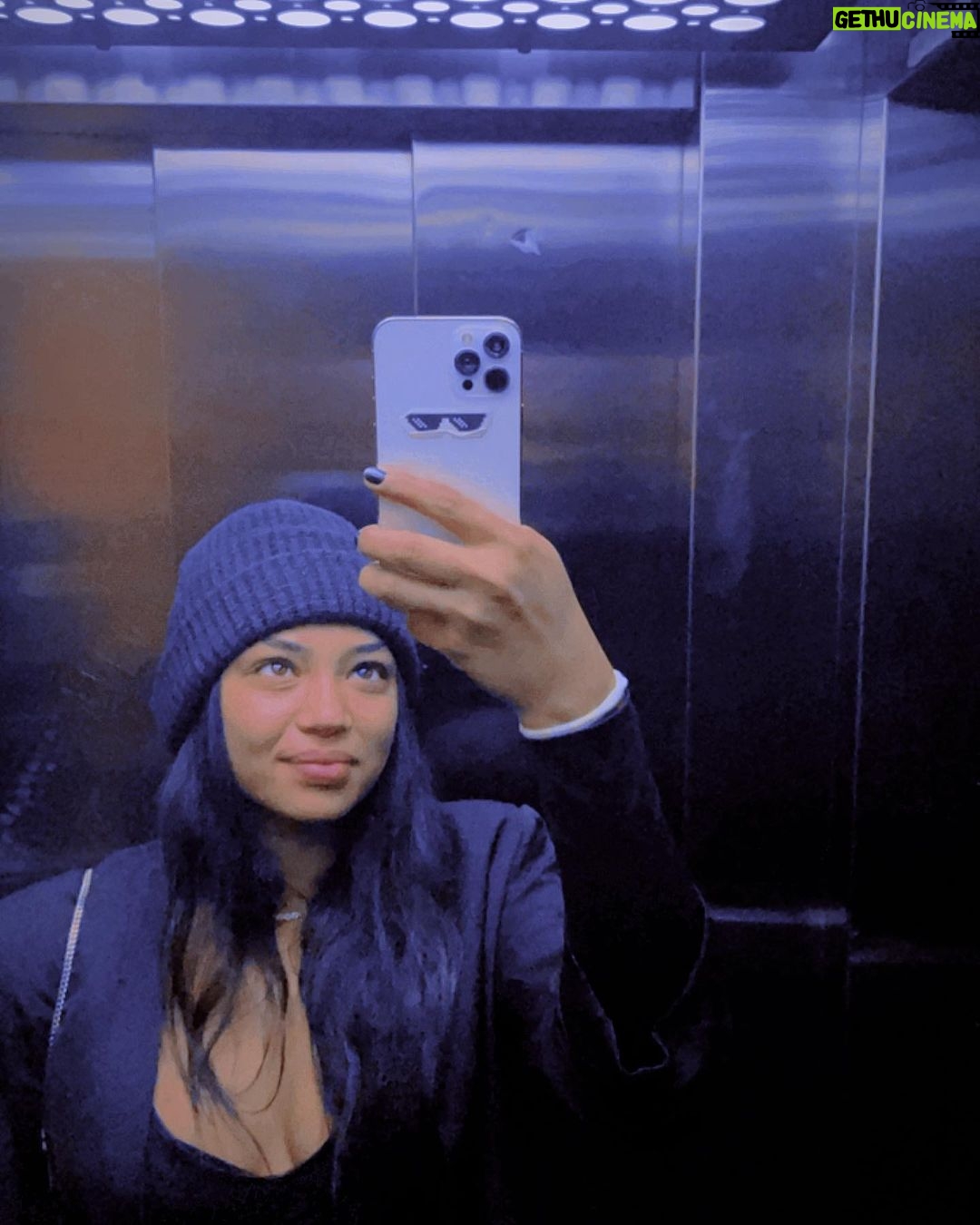 Berta Vázquez - 32.3K Likes - I’ve been doing elevators