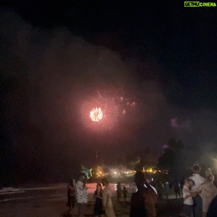 Berta Vázquez Instagram - HAPPYNEWYEAR! JAMBO