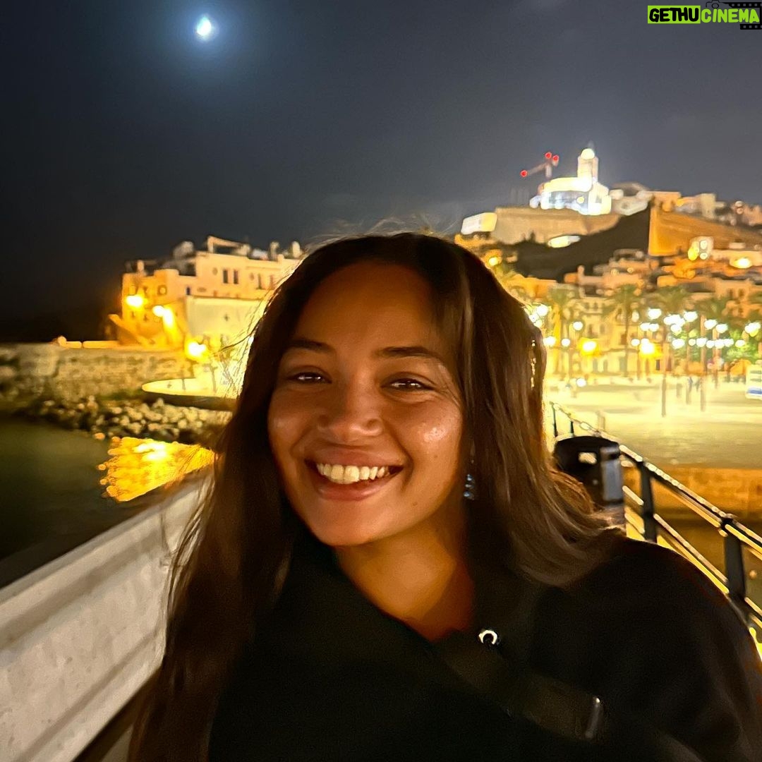 Berta Vázquez - 67.4K Likes - Let the night take you in 🩸