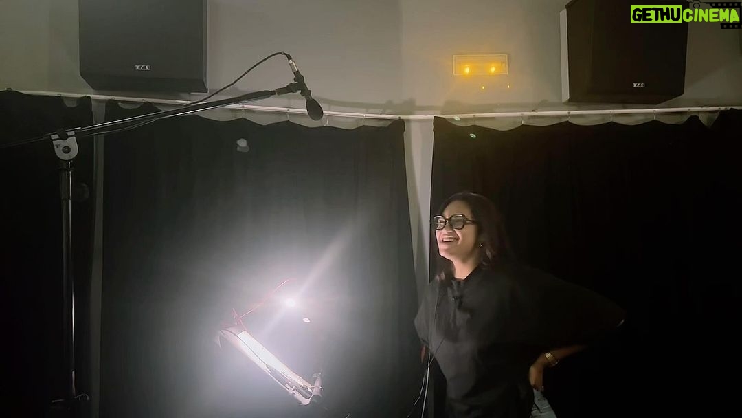 Berta Vázquez Instagram - Sonido! Terminando nuestro próximo film con @primevideoes #unhipsterenlaespañavacia de la mano de #emiliomartinezlazaro Mucha comedia y mucho amor Deseando que la veáis!♥️
