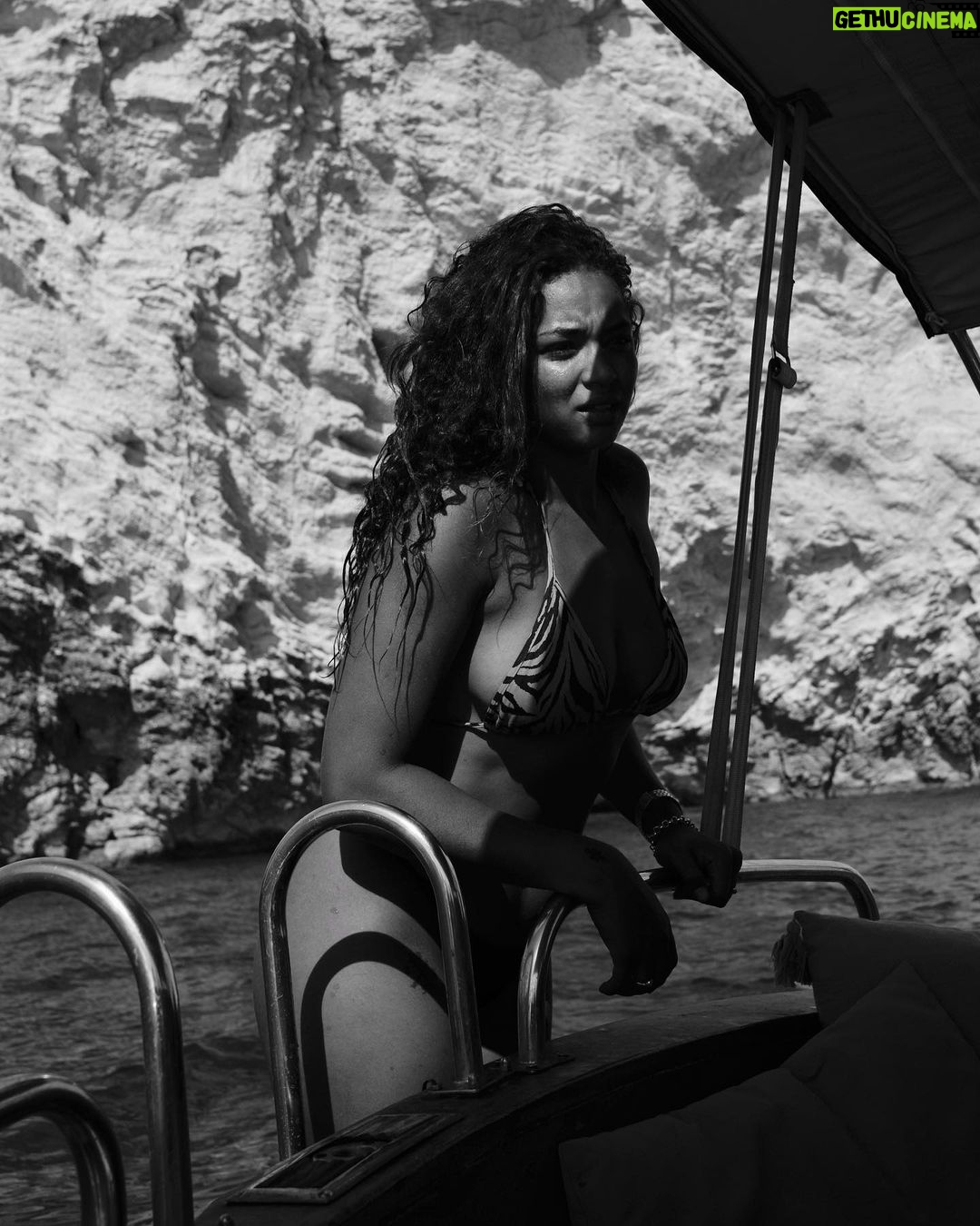 Berta Vázquez - 39.6K Likes - “This thing of darkness I acknowledge mine.” William Shakespeare
PIC - @nickfalke 😘