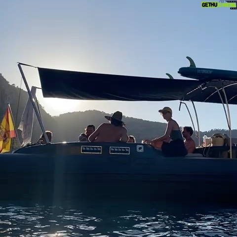 Berta Vázquez Instagram - ☀️ thankyou for this amazing day!!! @nickfalke @markmorn @guillaumeroemaet 🚤 @igor_solar @albertofromibiza @ingunabutane @alessroem @mathieujeukens @ericcastets