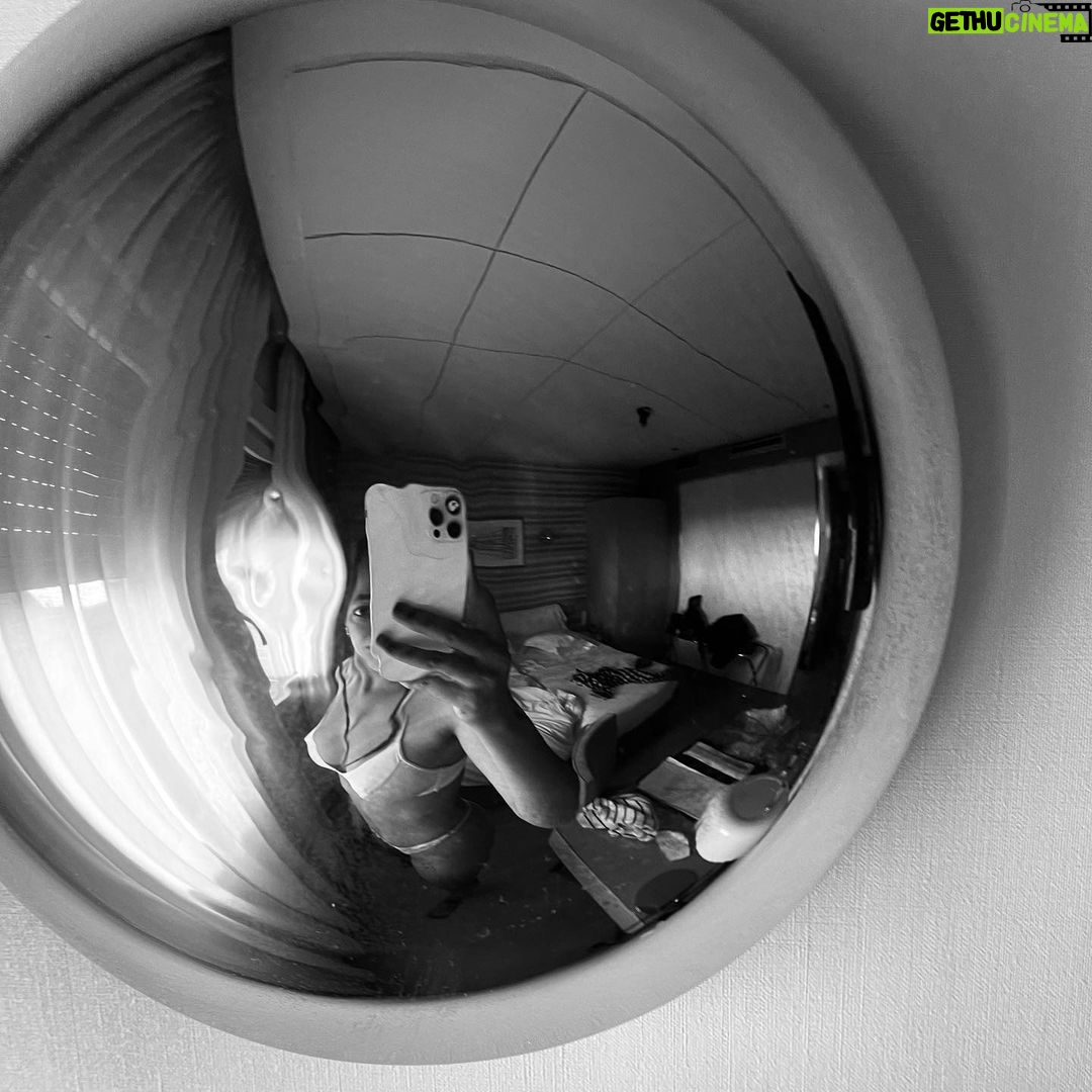 Berta Vázquez - 36.9K Likes - Xxx b&w feelings - good stuff