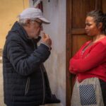 Berta Vázquez Instagram - 5 días para el estreno mundial de nuestra comedia UN HIPSTER EN LA ESPAÑA VACÍA en @primevideoes ✨ 1- bailando en silencio con @lalotenorio_ 2- charlando con el director antes de entrar en escena 3- un camerino y dos tontos muy tontos