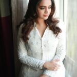 Bhavana Instagram - No colour will ever be brighter for me than White 🤍 Outfit & Styling @sabarinathk_ Photography @pranavraaaj Makeup @renjurenjimar Hair @sudhiar.hairandmakeup Makeup Assistant @surya_ishaan #Bhavana #BhavanaMenon #Mrsjune6