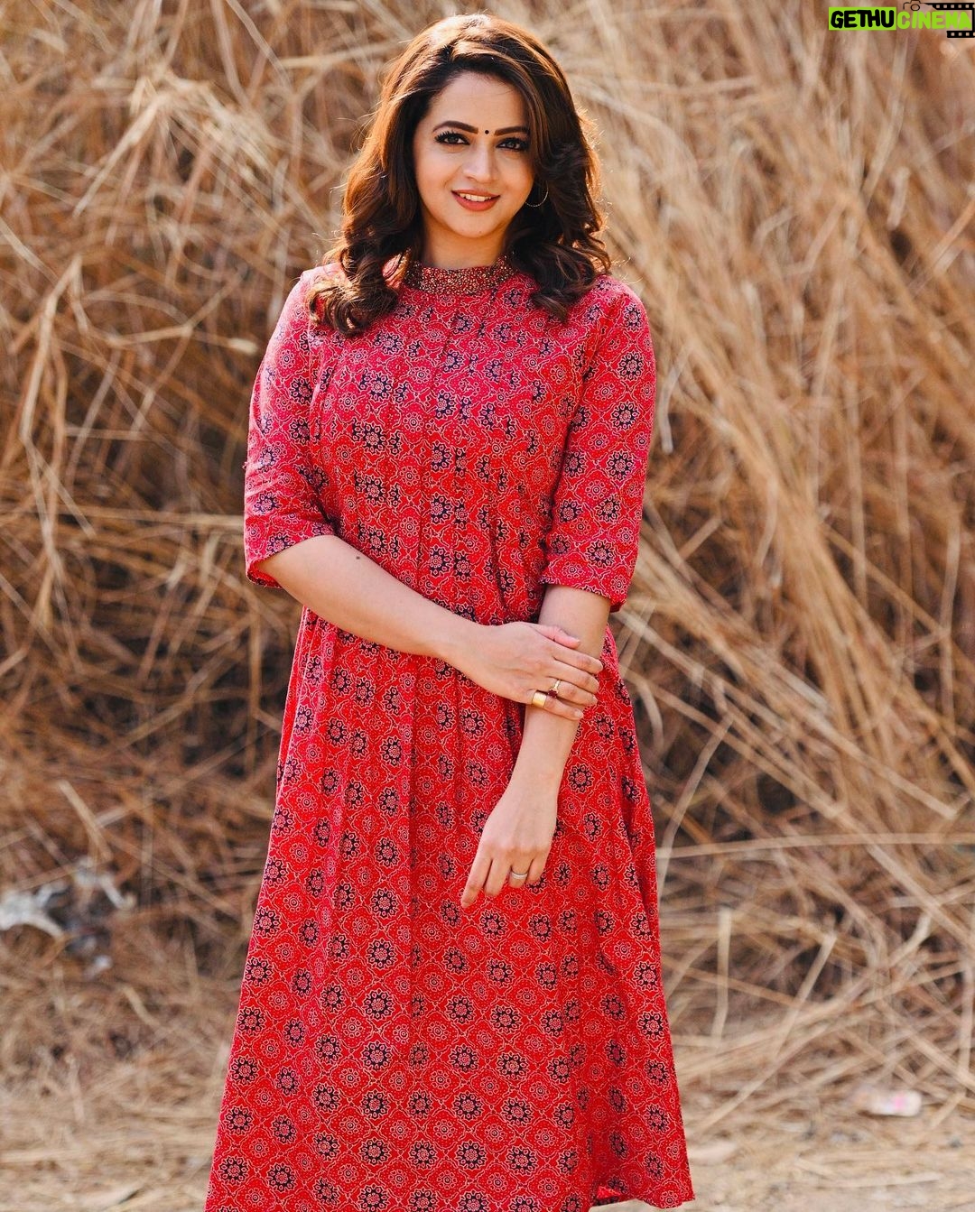 Bhavana Instagram - 🌹🌹🌹 #Bhavana #BhavanaMenon #Mrsjune6