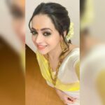 Bhavana Instagram - 🌸🌼🌺🌸🌼🏵️🌺🌸🌼🌺🌸 Wishing you all a very Happy and Prosperous ONAM #HappyOnam #OnamSelfies #Onam2023 #Bhavana #BhavanaMenon #Mrsjune6