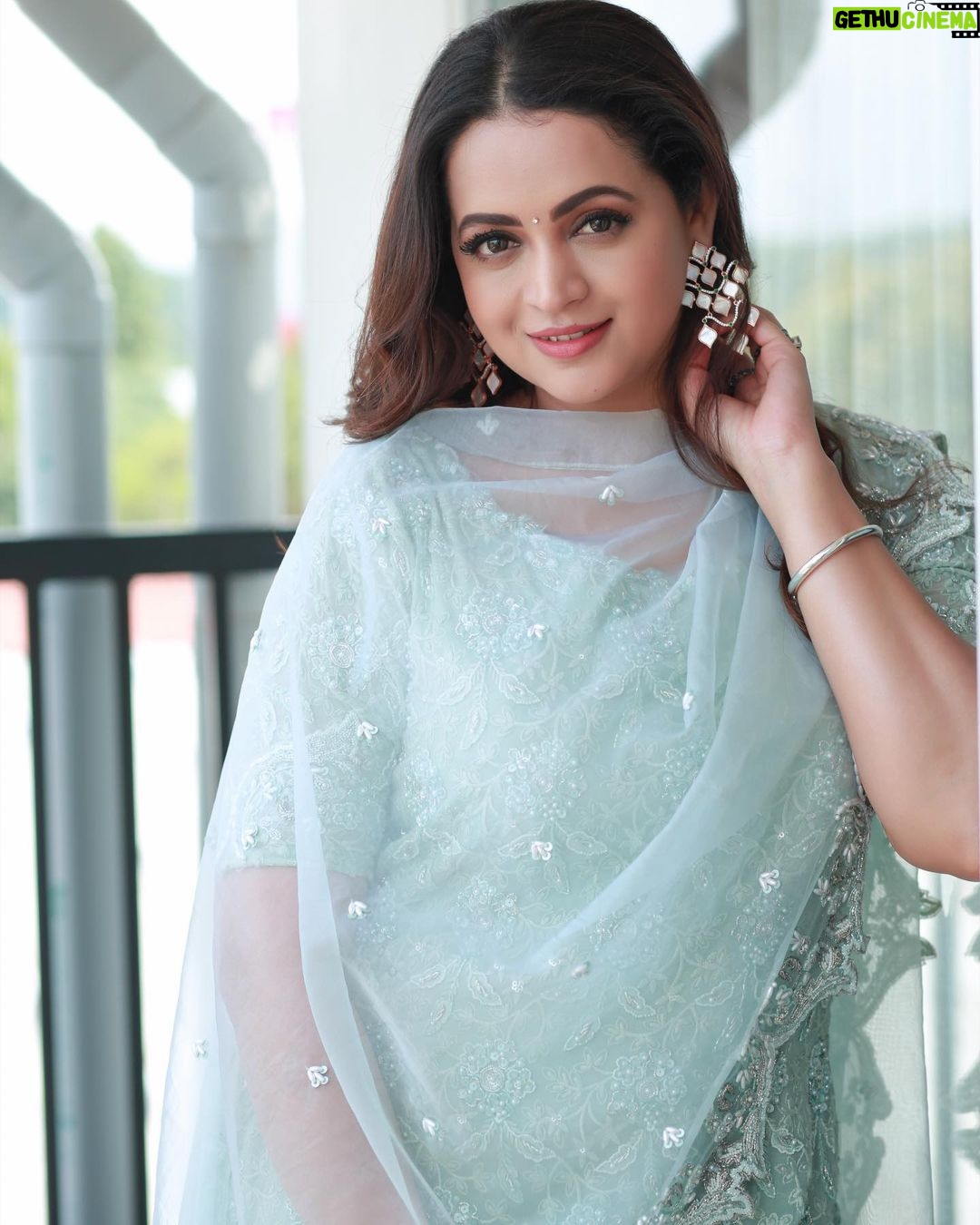 Bhavana Instagram - 🩵🩵🦋🩵🩵 Outfit @t.and.msignature 📸 @shabeerzyed_photography & @pranavraaaj Hair @jeenamakeupartist Stylist @sabarinathk_ Earrings @keyaa_by_kartika #Bhavana #BhavanaMenon #Mrsjune6