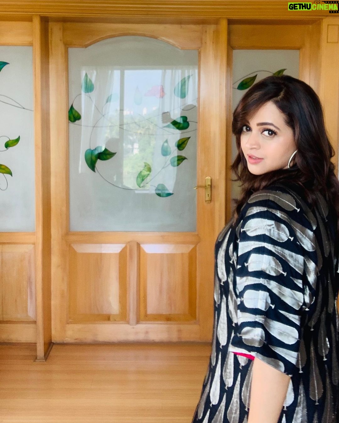 Bhavana Instagram - 🩶🤍🩶🤍 Outfit @jugalbandhi Styling @sabarinathk_ 📸 @pranavraaaj #Bhavana #BhavanaMenon #Mrsjune6