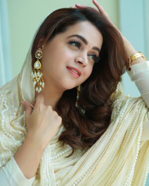 Bhavana Instagram - 🤍🕊️🕊️🤍
EID MUBARAK 🌙
Wish you all a very happy and peaceful Eid !!
Outfit and Styling @sabarinathk_ 
Hair @femy_antony__ 
Earrings @keyaa_by_kartika 
Photography @pranavraaaj #Bhavana #BhavanaMenon #Mrsjune6