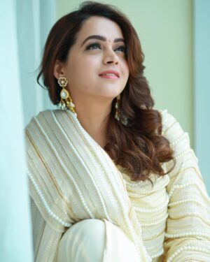 Bhavana Instagram - 🤍🕊️🕊️🤍
EID MUBARAK 🌙
Wish you all a very happy and peaceful Eid !!
Outfit and Styling @sabarinathk_ 
Hair @femy_antony__ 
Earrings @keyaa_by_kartika 
Photography @pranavraaaj #Bhavana #BhavanaMenon #Mrsjune6