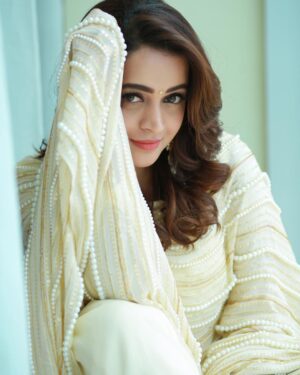 Bhavana Instagram - 🤍🕊️🕊️🤍
EID MUBARAK 🌙
Wish you all a very happy and peaceful Eid !!
Outfit and Styling @sabarinathk_ 
Hair @femy_antony__ 
Earrings @keyaa_by_kartika 
Photography @pranavraaaj #Bhavana #BhavanaMenon #Mrsjune6