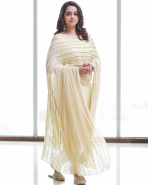 Bhavana Instagram - 🤍🕊️🕊️🤍
EID MUBARAK 🌙
Wish you all a very happy and peaceful Eid !!
Outfit and Styling @sabarinathk_ 
Hair @femy_antony__ 
Earrings @keyaa_by_kartika 
Photography @pranavraaaj #Bhavana #BhavanaMenon #Mrsjune6