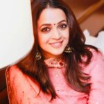 Bhavana Instagram - Today I’m choosing Happiness 💗 Outfit @shemyofficial Photography @pranavraaaj Styling & Accessories @sabarinathk_ Makeup and Hair by Me 🤪 #Bhavana #BhavanaMenon #Mrsjune6
