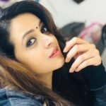 Bhavana Instagram - I wonder what I look like in your eyes 👁 👁 #CaravanLife #Bhavana #BhavanaMenon #Mrsjune6