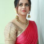 Bhavana Instagram - 🌺🌸🌼🌼🌸🌺 Outfit and Styling @sabarinathk_ Jewelry @sangeetha916gold Makeup & Hair @sijanmakeupartist Photography @pranavraaaj #HappyOnam2022 #Bhavana #BhavanaMenon #Mrsjune6