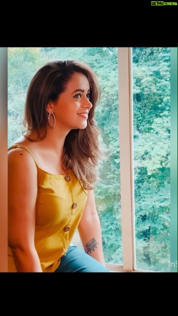 Bhavana Instagram - #BehindTheScenes 🎬 @jagger.antony #ReelsVideo #ReelItFeelIt #ReelsInstagram #Bhavana #BhavanaMenon #Mrsjune6