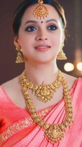 Bhavana Instagram - @pazherigoldanddiamonds #ReelsInstagram #ReelItFeelIt #ReelsVideo #Bhavana #Bhavanamenon #Mrsjune6
