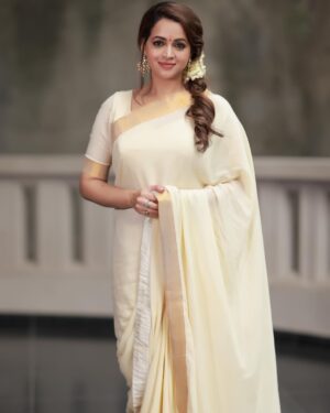 Bhavana Instagram - IFFK 🙏🏻🙏🏻🙏🏻 #OverWhelmed #Grateful #IFFK #26ThInternationalFilmFestival 
📸 @sandeep_xposure Hair @jeenastudio Saree @labelmdesigners #Bhavana #BhavanaMenon #Mrsjune6