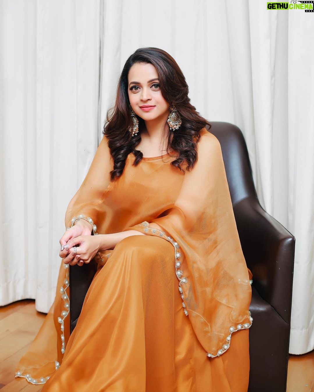Bhavana Instagram - 🍊🍊🍊 Orange is the happiest color -Frank Sinatra Outfit @rehanabasheerofficial Photography @akshaykumar_photography Earrings @pureallure.in #Bhavana #BhavanaMenon #MrsJune6