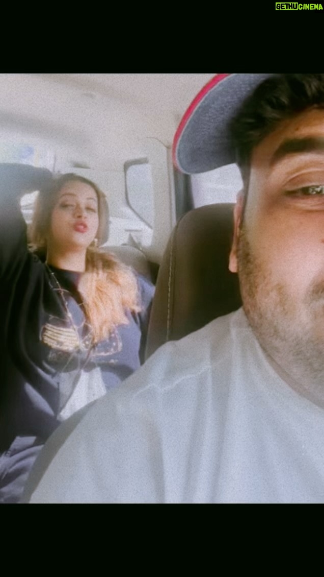 Bhavana Instagram - Car Karoake with @sabarinathk_ 🎙️ 🤪 #Bhavana #BhavanaMenon #Mrsjune6