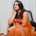 Bhavana Instagram - 🍊🍊🍊 Orange is the happiest color -Frank Sinatra Outfit @rehanabasheerofficial Photography @akshaykumar_photography Earrings @pureallure.in #Bhavana #BhavanaMenon #MrsJune6