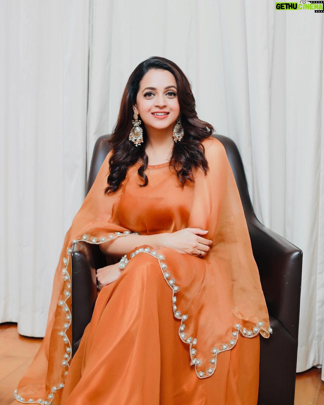 Bhavana Instagram - 🍊🍊🍊 Orange is the happiest color -Frank Sinatra Outfit @rehanabasheerofficial Photography @akshaykumar_photography Earrings @pureallure.in #Bhavana #BhavanaMenon #MrsJune6