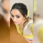 Bhavana Instagram - 🌸🌼🌺🌸🌼🏵️🌺🌸🌼🌺🌸 Wishing you all a very Happy and Prosperous ONAM #HappyOnam #OnamSelfies #Onam2023 #Bhavana #BhavanaMenon #Mrsjune6