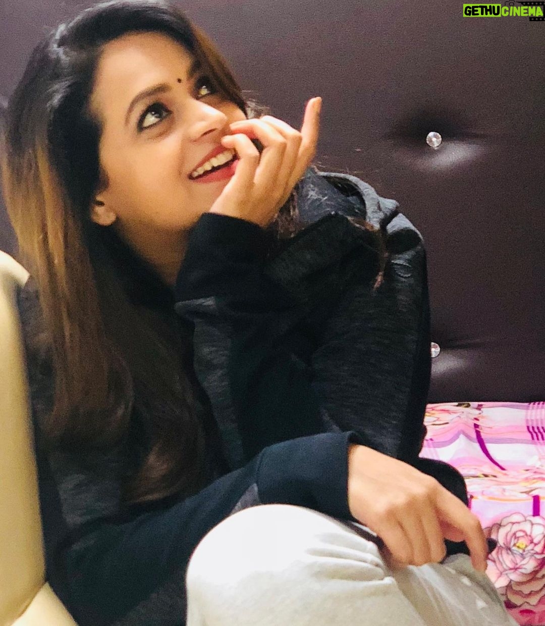 Bhavana Instagram - I wonder what I look like in your eyes 👁 👁 #CaravanLife #Bhavana #BhavanaMenon #Mrsjune6