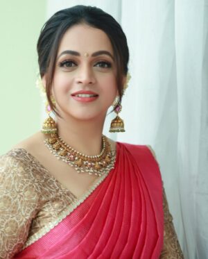 Bhavana Instagram - 🌺🌸🌼🌼🌸🌺 
Outfit and Styling @sabarinathk_ 
Jewelry @sangeetha916gold 
Makeup & Hair @sijanmakeupartist 
Photography @pranavraaaj 
#HappyOnam2022 #Bhavana #BhavanaMenon #Mrsjune6