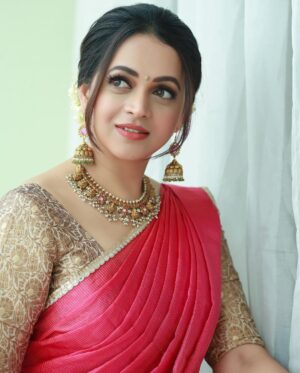 Bhavana Instagram - 🌺🌸🌼🌼🌸🌺 
Outfit and Styling @sabarinathk_ 
Jewelry @sangeetha916gold 
Makeup & Hair @sijanmakeupartist 
Photography @pranavraaaj 
#HappyOnam2022 #Bhavana #BhavanaMenon #Mrsjune6