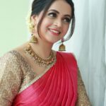 Bhavana Instagram - 🌺🌸🌼🌼🌸🌺 Outfit and Styling @sabarinathk_ Jewelry @sangeetha916gold Makeup & Hair @sijanmakeupartist Photography @pranavraaaj #HappyOnam2022 #Bhavana #BhavanaMenon #Mrsjune6