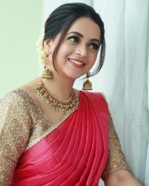 Bhavana Instagram - 🌺🌸🌼🌼🌸🌺 
Outfit and Styling @sabarinathk_ 
Jewelry @sangeetha916gold 
Makeup & Hair @sijanmakeupartist 
Photography @pranavraaaj 
#HappyOnam2022 #Bhavana #BhavanaMenon #Mrsjune6