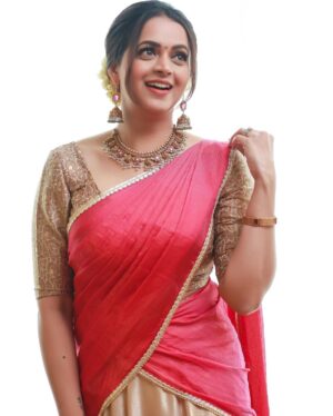 Bhavana Instagram - 🌺🌸🌼🌼🌸🌺 
Outfit and Styling @sabarinathk_ 
Jewelry @sangeetha916gold 
Makeup & Hair @sijanmakeupartist 
Photography @pranavraaaj 
#HappyOnam2022 #Bhavana #BhavanaMenon #Mrsjune6