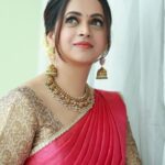 Bhavana Instagram - 🌺🌸🌼🌼🌸🌺 Outfit and Styling @sabarinathk_ Jewelry @sangeetha916gold Makeup & Hair @sijanmakeupartist Photography @pranavraaaj #HappyOnam2022 #Bhavana #BhavanaMenon #Mrsjune6