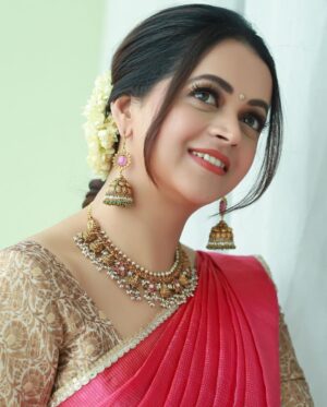 Bhavana Instagram - 🌺🌸🌼🌼🌸🌺 
Outfit and Styling @sabarinathk_ 
Jewelry @sangeetha916gold 
Makeup & Hair @sijanmakeupartist 
Photography @pranavraaaj 
#HappyOnam2022 #Bhavana #BhavanaMenon #Mrsjune6