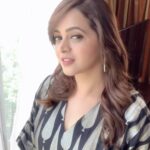 Bhavana Instagram - In a mood to post some #RandomShit 🤪 PS : Love this song 🎵 Outfit @jugalbandhi Styling @sabarinathk_ 📹@pranavraaaj #Bhavana #BhavanaMenon #Mrsjune6