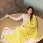 Bhavana Instagram - 💛🤍💛🤍 Outfit @thaiyalpura Jewelry @pureallure.in Makeup and hair @jeenastudio Photography @pranavraaaj #OOTD #Bhavana #BhavanaMenon #Mrsjune6