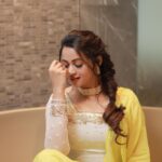 Bhavana Instagram - 💛🤍💛🤍 Outfit @thaiyalpura Jewelry @pureallure.in Makeup and hair @jeenastudio Photography @pranavraaaj #OOTD #Bhavana #BhavanaMenon #Mrsjune6