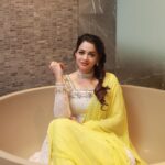 Bhavana Instagram - 💛🤍💛🤍 Outfit @thaiyalpura Jewelry @pureallure.in Makeup and hair @jeenastudio Photography @pranavraaaj #OOTD #Bhavana #BhavanaMenon #Mrsjune6