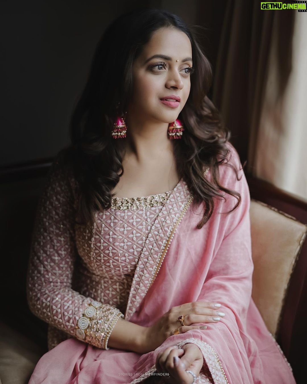 Bhavana Instagram - 🦩 Styling and Jewellery @sabarinathk_ Thank you for these pics @viewfinders___ @jijoy_radhay_vasavan and #GrapeStories #Bhavana #BhavanaMenon #Mrsjune6
