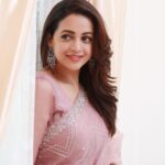 Bhavana Instagram – 🌸🌸🌸🌸
Styling @sabarinathk_ 
Jewellery @seeruscollections
Hair @jeenastudio 
Photography @pranavraaaj 
Makeup by me 🧚🏻‍♀️ #Bhavana #BhavanaMenon #Mrsjune6