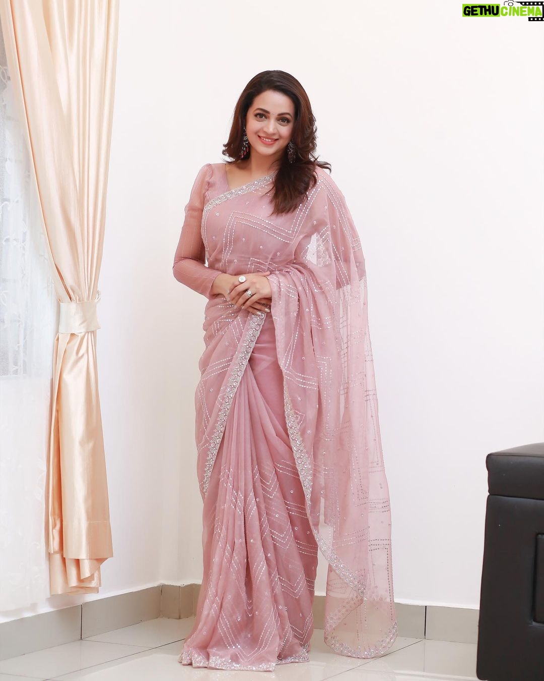 Bhavana Instagram - πΈπΈπΈπΈ Styling @sabarinathk_ Jewellery @seeruscollections Hair @jeenastudio Photography @pranavraaaj Makeup by me π§π»ββοΈ #Bhavana #BhavanaMenon #Mrsjune6