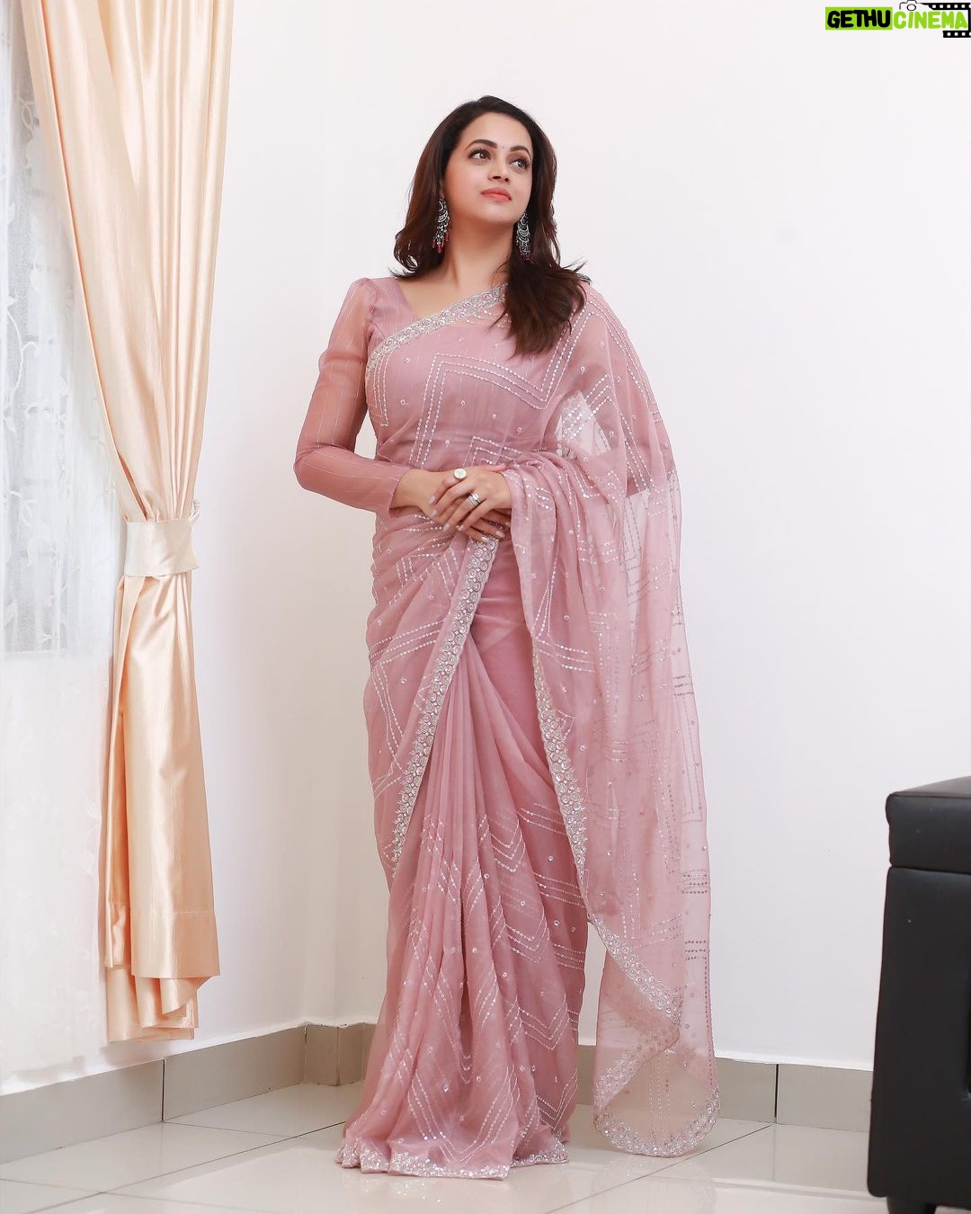 Bhavana Instagram - πΈπΈπΈπΈ Styling @sabarinathk_ Jewellery @seeruscollections Hair @jeenastudio Photography @pranavraaaj Makeup by me π§π»ββοΈ #Bhavana #BhavanaMenon #Mrsjune6
