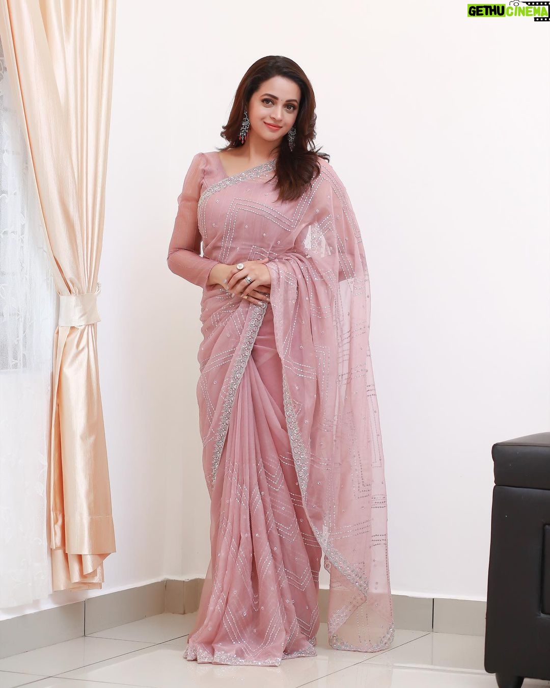 Bhavana Instagram - πΈπΈπΈπΈ Styling @sabarinathk_ Jewellery @seeruscollections Hair @jeenastudio Photography @pranavraaaj Makeup by me π§π»ββοΈ #Bhavana #BhavanaMenon #Mrsjune6